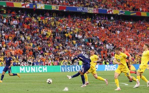 Nhật ký EURO bằng thơ (Hà Lan 3 – 0 Romania): Bàn thắng trong phút chốc