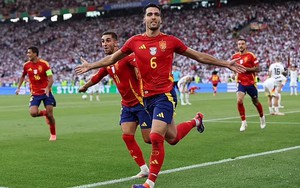 Lý do cảm động đằng sau màn ăn mừng đặc biệt của sao Tây Ban Nha sau khi ghi bàn vào lưới Đức