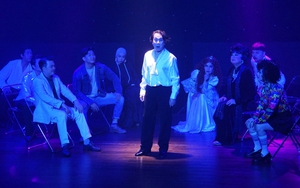 Kịch "Những con ma nhà hát": Một suy ngẫm về thánh đường nghệ thuật