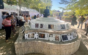 "Khát vọng hòa bình" của danh họa Lê Bá Đảng