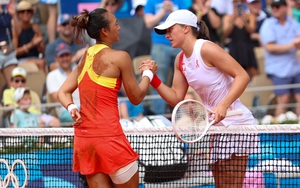 Nóng bỏng quần vợt Olympic 2024: Swiatek thua sốc tay vợt Trung Quốc, Alcaraz vào bán kết