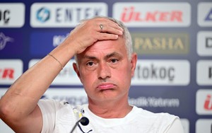 Vừa tái xuất không lâu, Mourinho và đội nhà thua ngay ở vòng loại Cúp C1