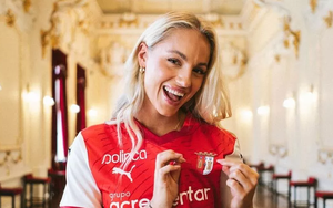 Nữ cầu thủ bóng đá đẹp nhất thế giới gây sốt khi chuyển đến đội bóng mới