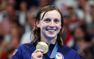 Nữ kình ngư thiết lập kỷ lục mới chưa từng có trong lịch sử Olympic, chinh phục mọi cột mốc trên đường đua xanh