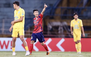 Phan Văn Đức lập siêu phẩm sút xa cho CAHN ngay phút thứ 3 khiến Buriram nhận 'trái đắng'