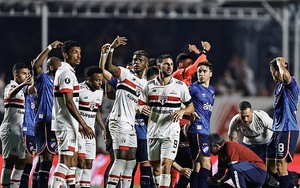 Cầu thủ bỗng nhiên gục ngã ngay trên sân, qua đời ở tuổi 27