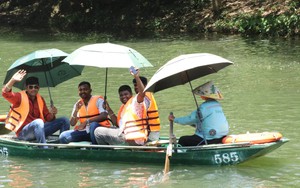 Hơn 800 khách trong đoàn 4.500 khách Ấn Độ tham quan Di sản Tràng An