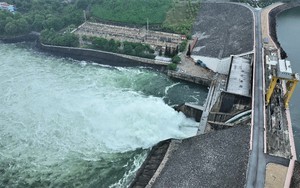 14 giờ ngày 28/8, mở 2 cửa xả mặt hồ thủy điện Thác Bà