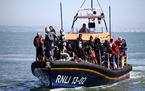 Gần 20 nghìn người di cư mạo hiểm vượt biển đến Anh