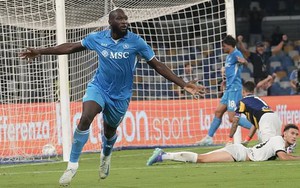 Lukaku vừa ra mắt đã ghi bàn giúp Napoli ngược dòng khó tin, Milan chưa biết thắng tại Serie A