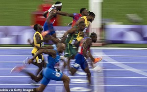 Sửng sốt với 'chiến thắng 0,005' giây của chân chạy người Mỹ tại nội dung 100m nam Olympic 2024