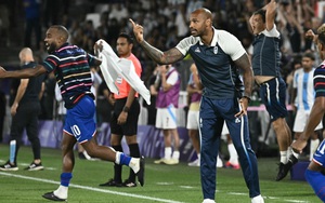 Hóa ra, Thierry Henry làm HLV cũng không tệ