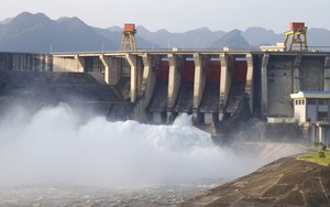 11 giờ ngày 9/8, đóng 1 cửa xả đáy, 1 cửa xả mặt hồ thủy điện Tuyên Quang và Thác Bà