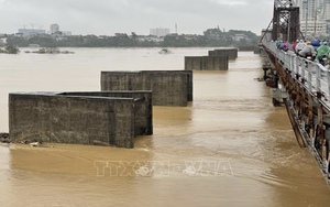 Hà Nội: Nước lũ nhiều sông lên báo động 3; cấm xe tải có tải trọng lớn lưu thông trên cầu Chương Dương