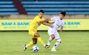 Bình luận viên Quang Huy: 'Chờ bước chuyển mình thật sự của V-League'