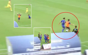 HLV nhận thẻ đỏ 'điên rồ nhất thế giới bóng đá', vào sân hóa thành hậu vệ tắc bóng giúp đội nhà thoát thua