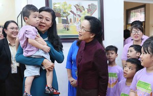 Phu nhân Ngô Phương Ly và Phu nhân Naly Sisoulith thăm Làng trẻ em Birla Hà Nội