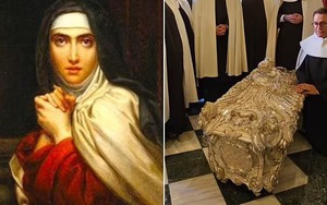 Thi hài Thánh Teresa không bị phân hủy dù mất cách đây gần 450 năm