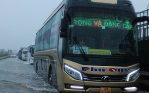 Ngập cả cây số trên tuyến cao tốc Pháp Vân - Cầu Giẽ