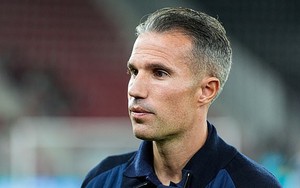 Đội bóng cũ Đoàn Văn Hậu thua 1-9 ở giải Hà Lan, Van Persie nhắc lại trận thua của Arsenal trước MU