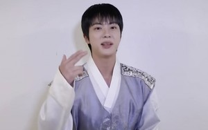 Jin BTS nồng nhiệt chào đón Chuseok trong trang phục hanbok truyền thống