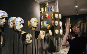 Một "Mặt khác" rất… khác