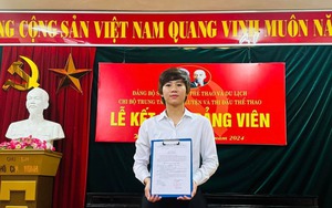 Ngôi sao bóng đá nữ từng sút phạt góc 2 lần thành bàn của ĐT Việt Nam nhận vinh dự cao quý, được dân mạng gửi vạn lời chúc mừng