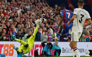 'Cú đúp' cứu thua của Onana được ca ngợi hay hơn cả David Raya