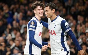 Kết quả Europa League hôm nay: Tottenham thắng tưng bừng trong thế 10 người, Roma bị cầm hòa trên sân nhà