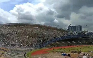Kinh hoàng video sân bóng khổng lồ nơi ĐT Việt Nam từng thi đấu tại giải Đông Nam Á bị đánh sập