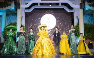 Quán quân Thiệu Vy rực rỡ với áo dài "Họa giang sơn"