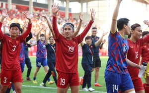 'Cơn lốc đường biên' bóng đá nữ Việt Nam ghi bàn thắng lịch sử vào lưới ĐT Đức, thày trò HLV Mai Đức Chung nhận mưa lời khen tại châu Âu