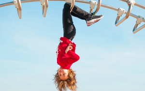 Bất ngờ lợi ích của trò chơi mạo hiểm có kiểm soát với trẻ em