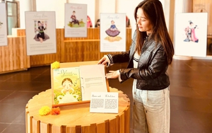 Ra mắt sách "Du khảo: Rực rỡ sắc màu trang phục phụ nữ các dân tộc Việt Nam"