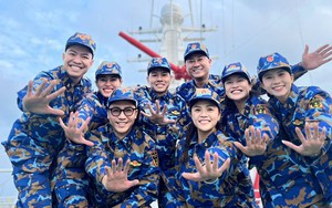 Tú Oanh, Thu Quỳnh lạ lẫm khi mặc quân phục ra đảo