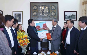 Trưởng ban Tuyên giáo Trung ương Nguyễn Trọng Nghĩa thăm, chúc Tết nhà khoa học, văn nghệ sĩ