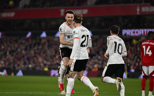 Độc lạ như Liverpool: Cầu thủ thay người chạy vào sân và ghi bàn ngay nhịp chạm bóng đầu tiên