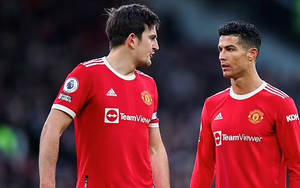 Cristiano Ronaldo "trợn mắt" mỗi khi một đồng đội cũ tại MU phát biểu trong phòng thay đồ