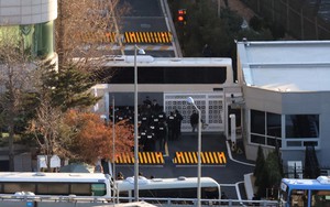 Các nhà điều tra Hàn Quốc thực hiện lệnh bắt thứ hai với Tổng thống Yoon Suk Yeol