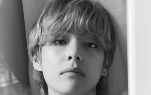 V BTS hé lộ poster 'Rêvé': Tuyệt phẩm nghệ thuật mở ra giấc mơ mới