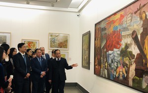 Khai mạc triển lãm chuyên đề “95 mùa xuân có Đảng”