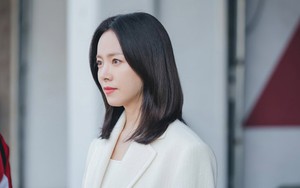 Han Ji Min trở lại ấn tượng, ghi điểm với gu thời trang trong Love Scout