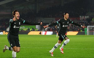 Kết quả Ngoại hạng Anh: 'Siêu dự bị' lập cú đúp phút bù giờ giúp Liverpool xây chắc ngôi đầu bảng