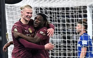 Haaland ăn mừng hợp đồng mới trong trận đại thắng, Man City hay nhất đã trở lại