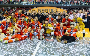 Cầu thủ Đông Nam Á làm lên lịch sử khi vô địch ở Tây Ban Nha, ghi bàn vào lưới Barcelona ở bán kết đúng sinh nhật