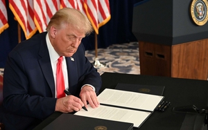 Tân Tổng thống Mỹ Donald Trump ký gần 100 sắc lệnh hành pháp