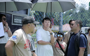 HLV Shin Tae Yong gặp loạt ngôi sao ở Indonesia, tiết lộ sự thật đằng sau lý do chưa về Hàn Quốc