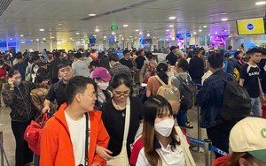 Gần 1.000 chuyến bay tại sân bay Tân Sơn Nhất trong ngày 23 tháng Chạp