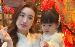 Hoa hậu Đỗ Mỹ Linh khoe ảnh Tết với con gái cưng