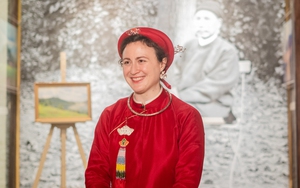 TS Amandine Dabat, hậu duệ vua Hàm Nghi: "Khám phá quê hương tổ tiên là một trải nghiệm rất xúc động!"